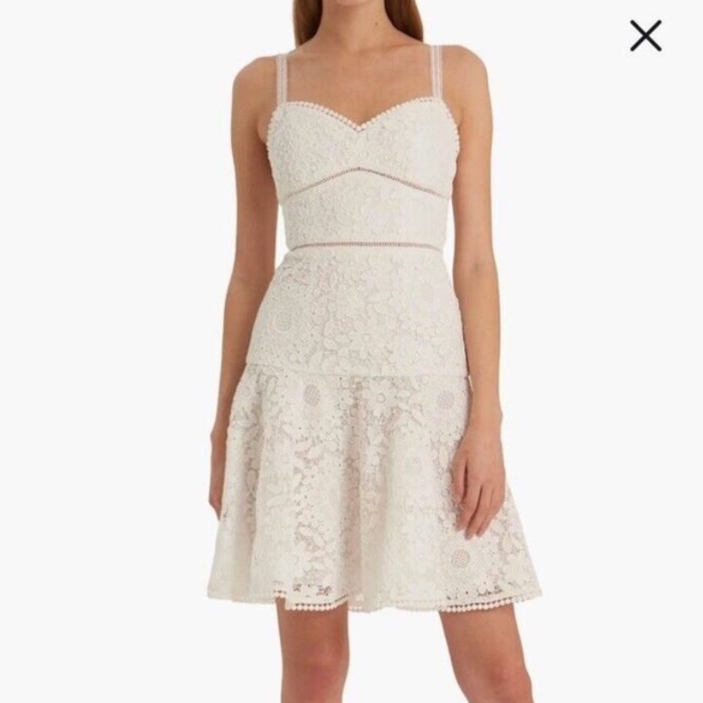 Monique Hluillier White Appliqué Floral Lace Dress
